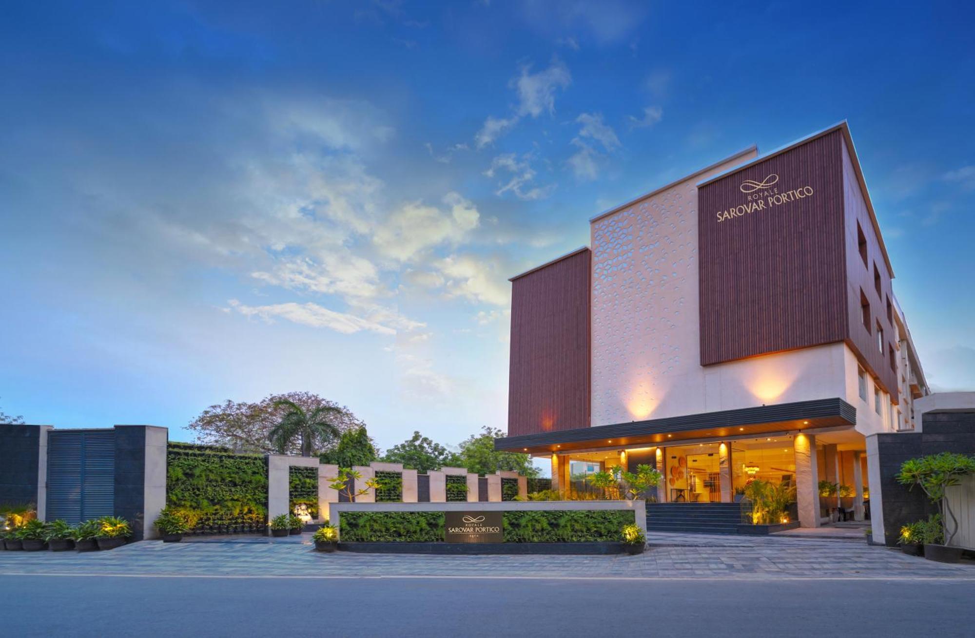 Hotel Royale Residency Agra  Buitenkant foto