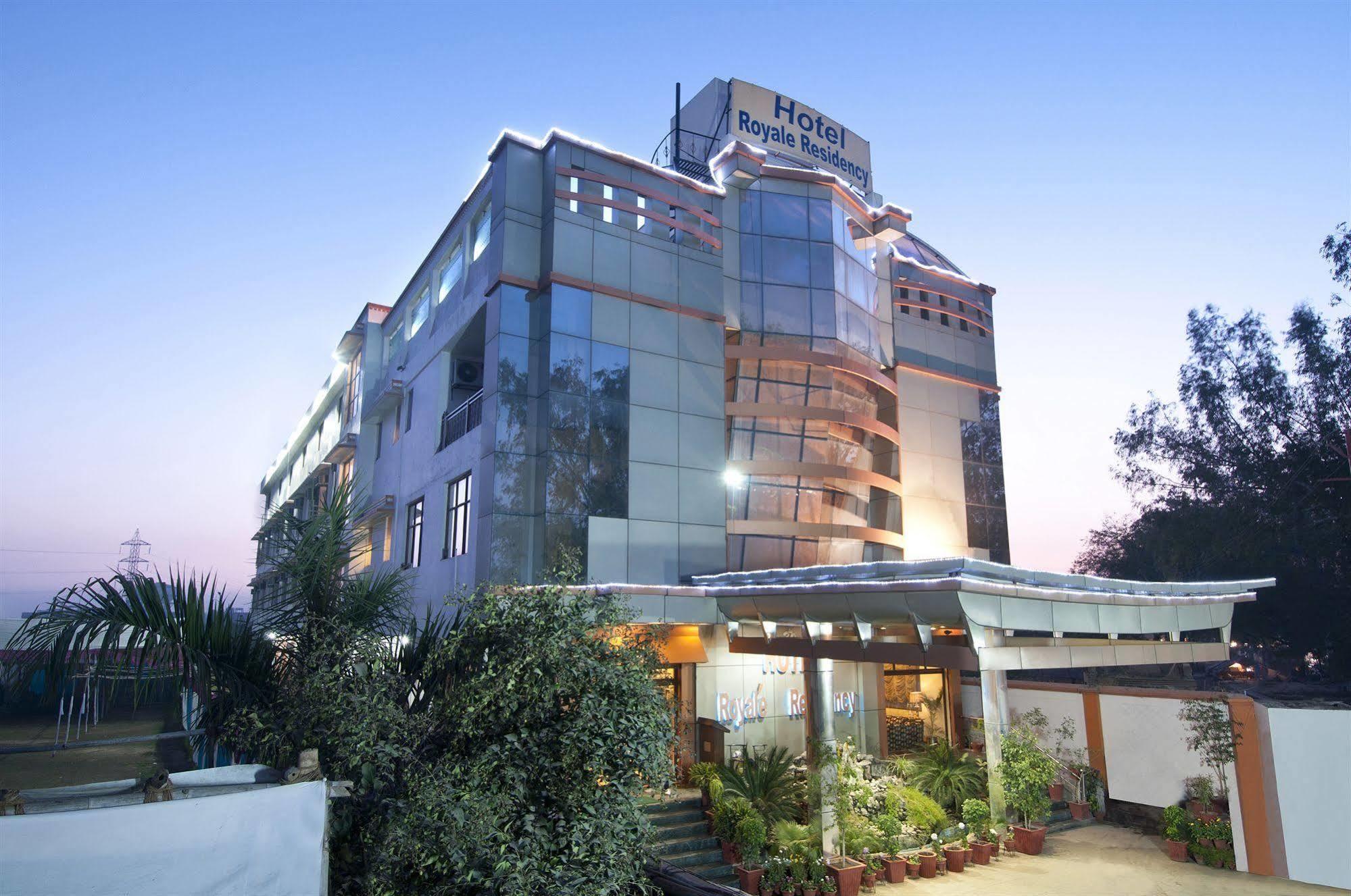 Hotel Royale Residency Agra  Buitenkant foto